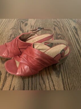 EUC Bueno Leather Slingback Sandals in Coral Red, Sz 39